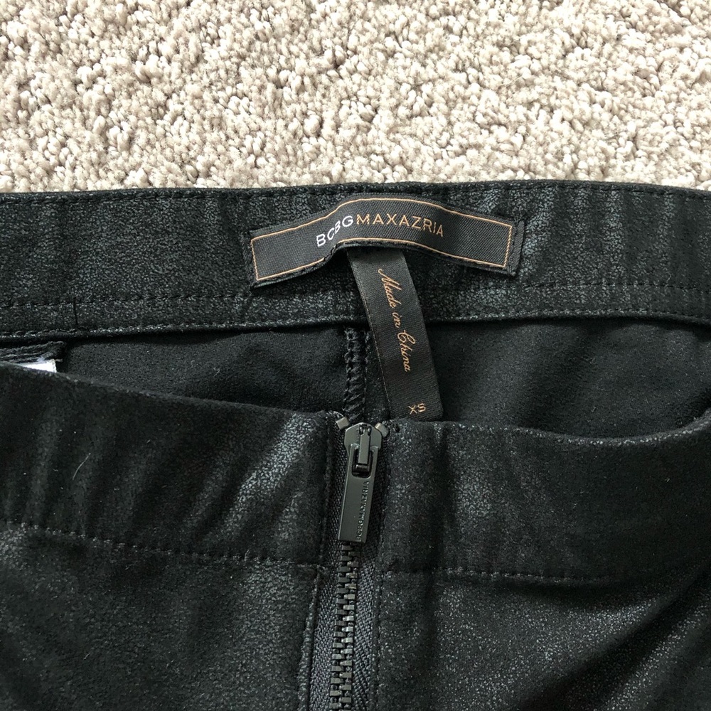BCBG skinny straight leg faux leather leggings. XS - Picture 2 of 6